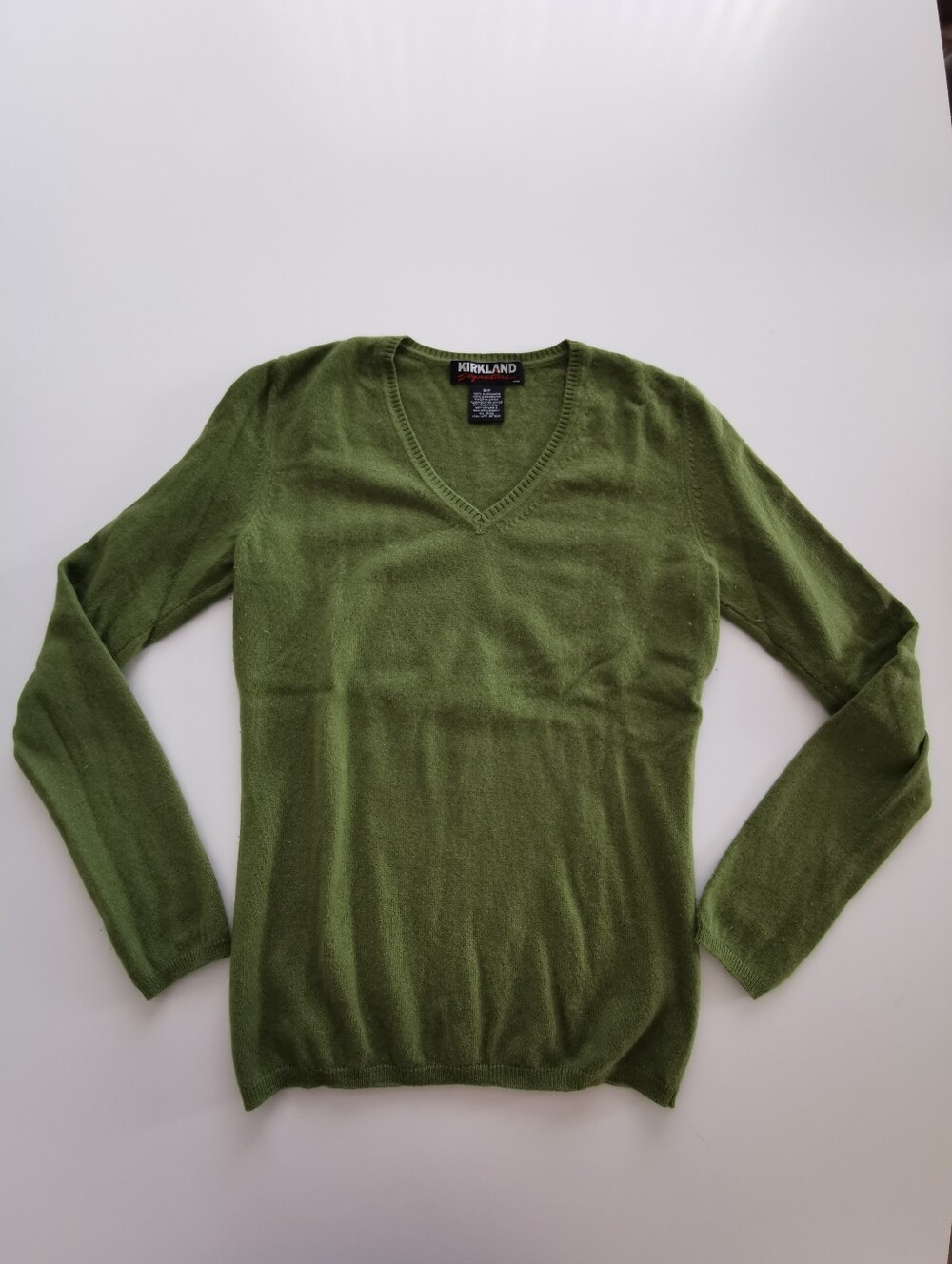100% Cashmere Kirkland Signature Olive Green V-Neck Long Sleeve Top Sweater